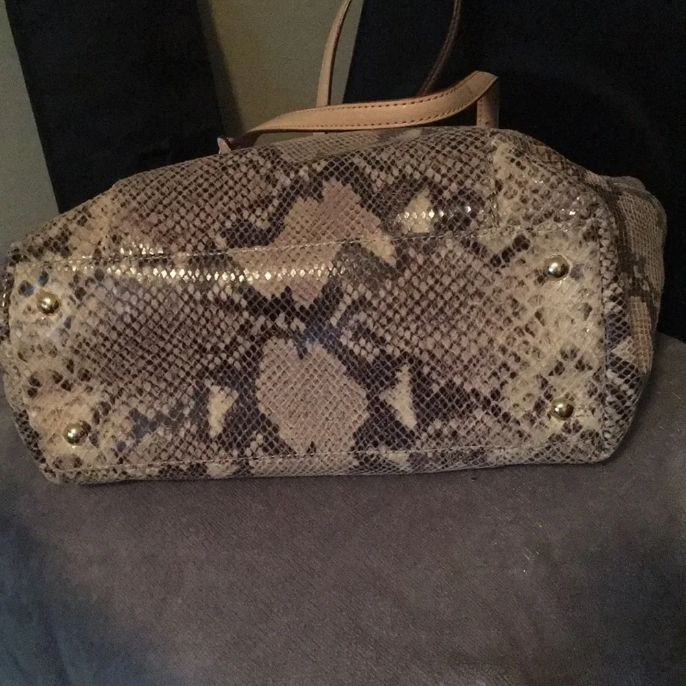 Michael Kors purse - Picture 3 of 7